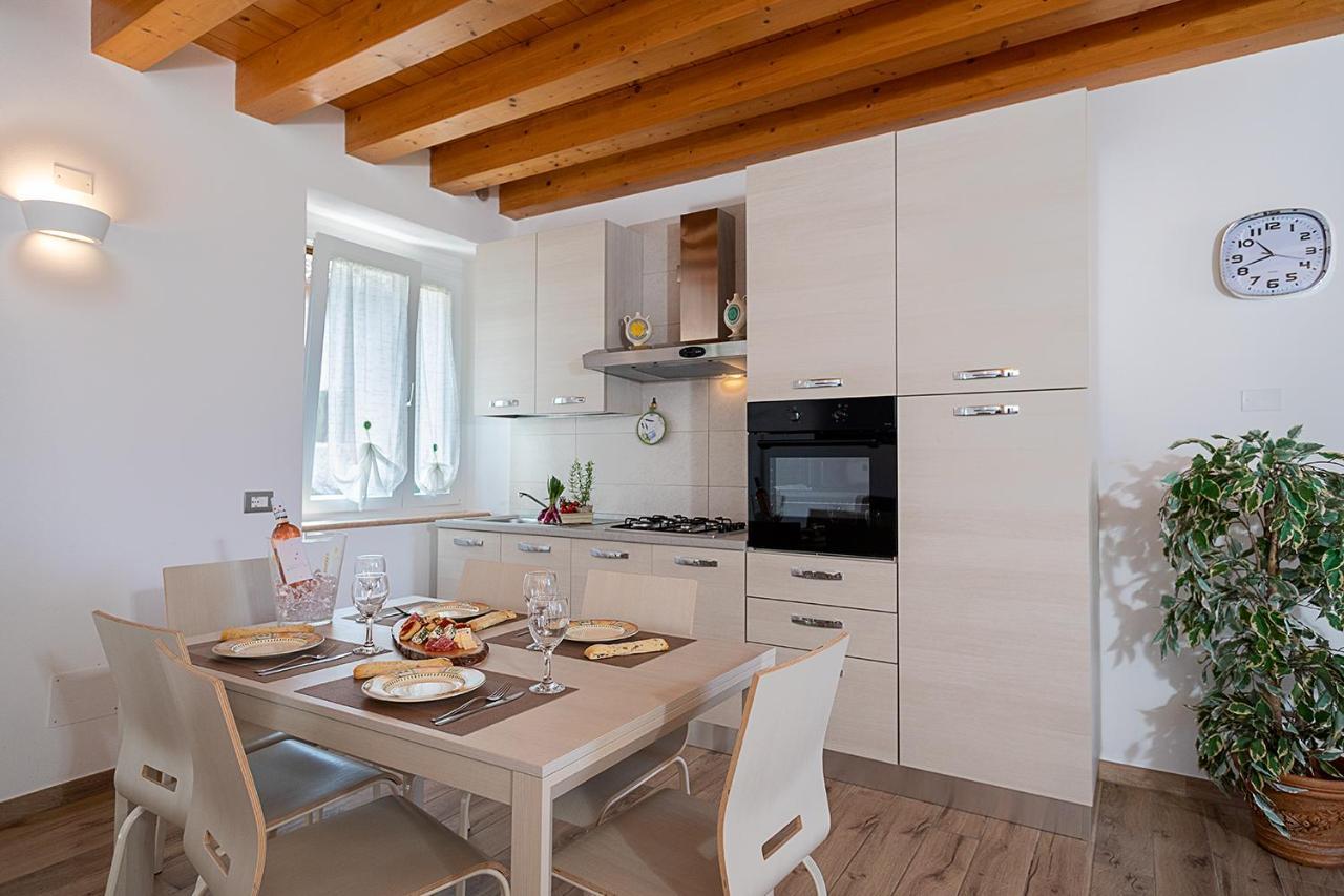 Вилла Casa Rossa - Regarda Travel Бардолино Экстерьер фото